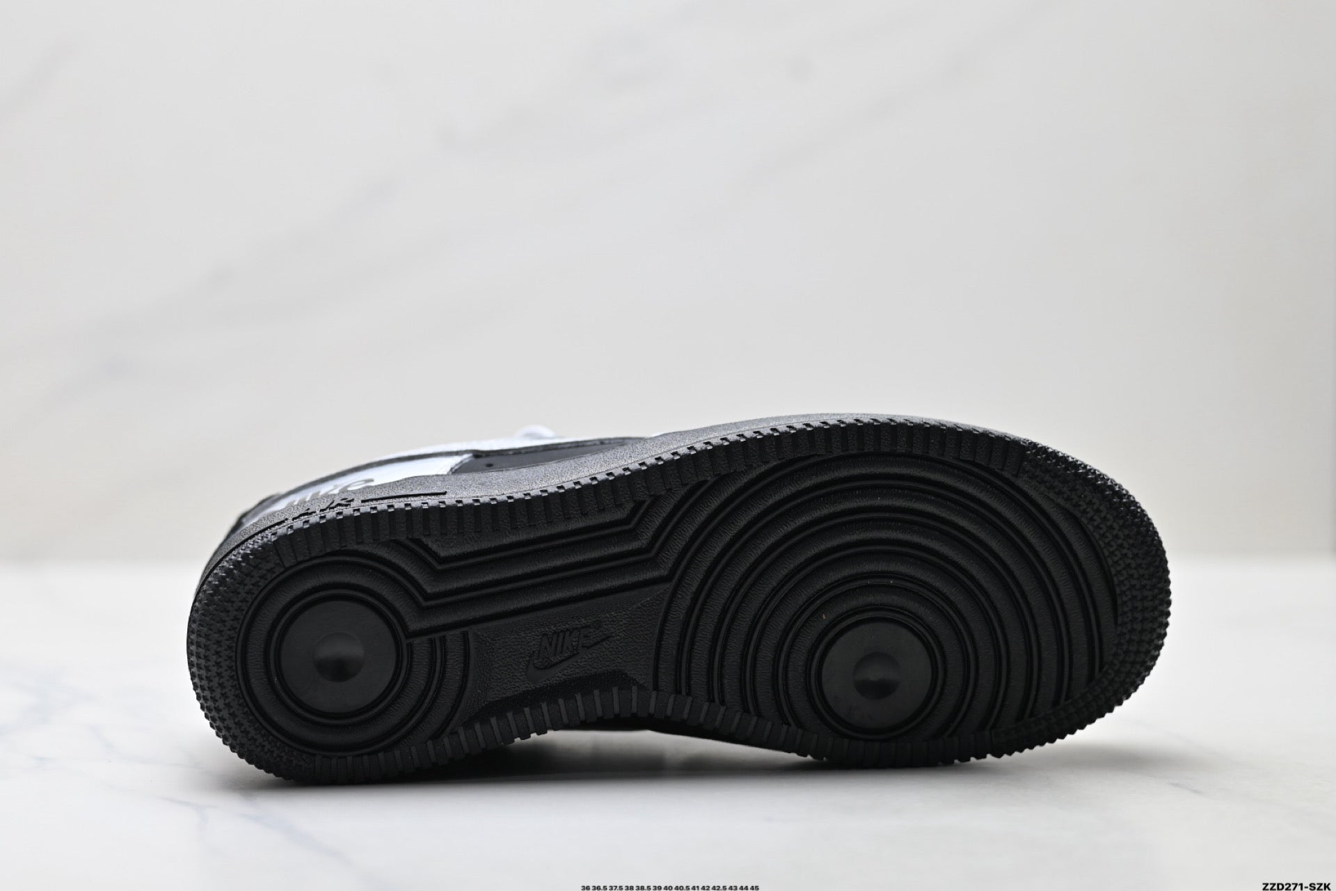 Nike Air Force 1 '07 – Low Top Classic Sneaker RJ1988-008