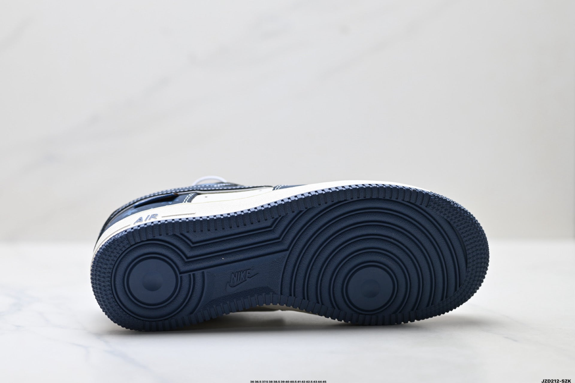 Nike Air Force 1 '07 – Low Top Classic SneakerKK1988-053
