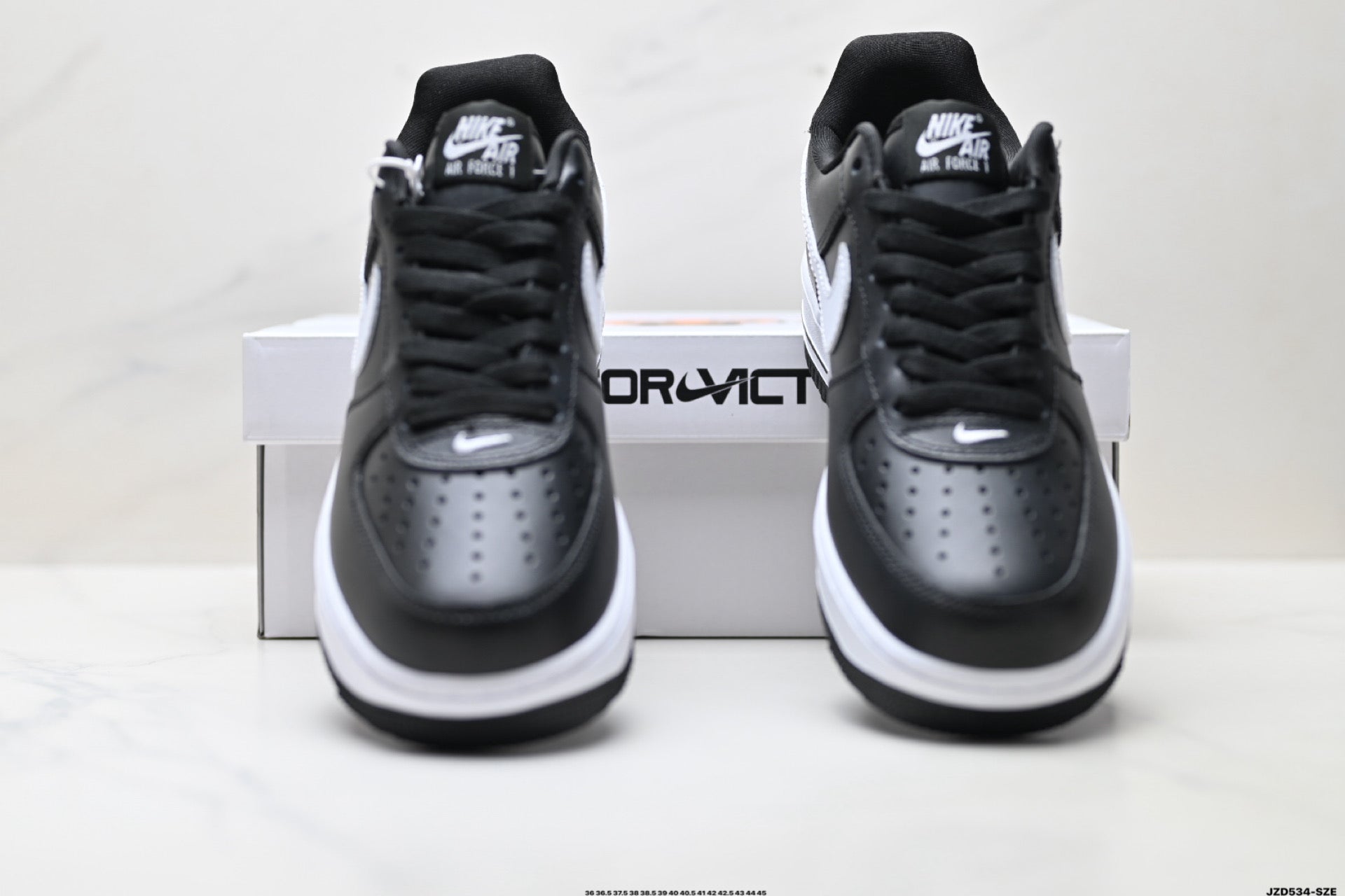 Nike Air Force 1 '07 – Low Top Classic Sneaker IV3238-100