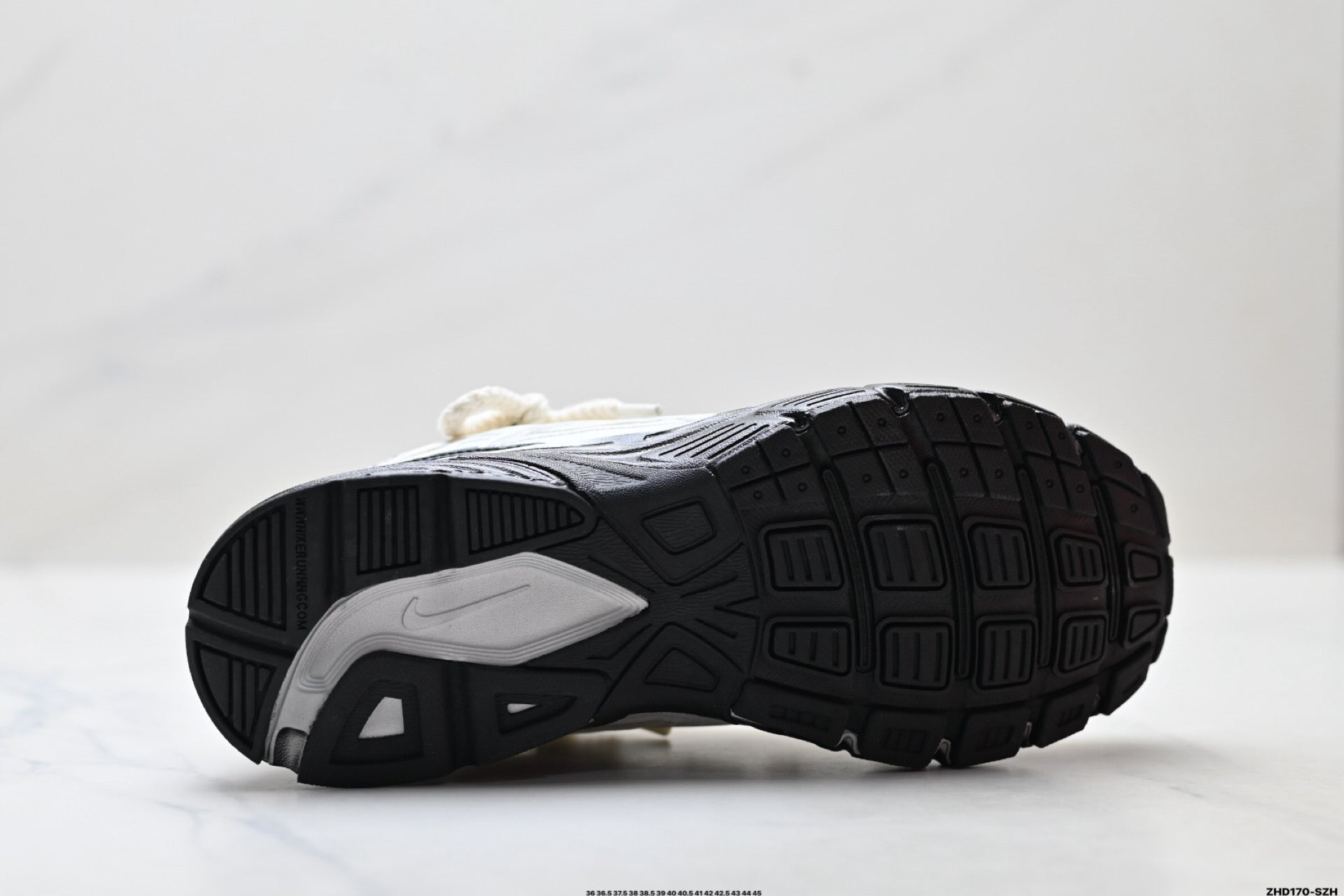 Nike Initiator 'DIY Custom' Low Top Sneaker – 394055-001Black rice